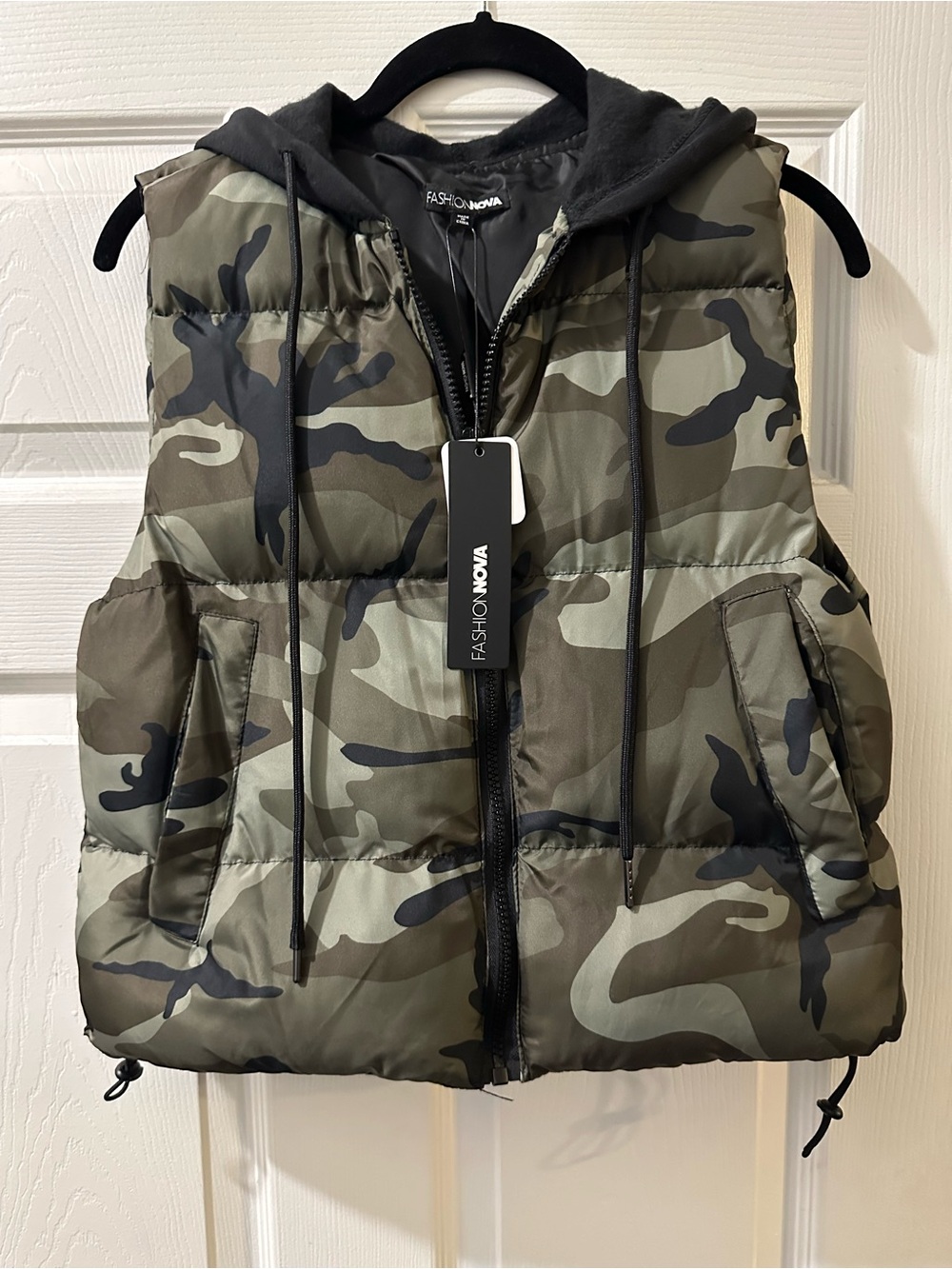 NEW w/ tags Fashion Nova Camouflage Puffer Vest with Hood - Olive & Black